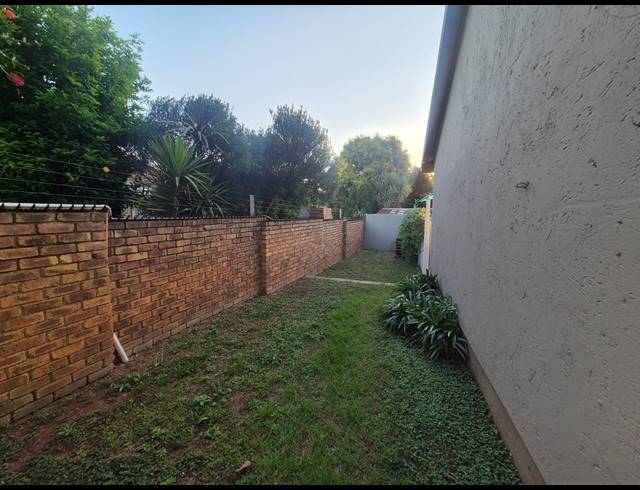 3 BEDROOM TOWNHOUSE FOR SALE IN VANDERBIJLPARK SE 3